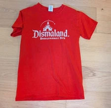 Banksy Dismaland Shirt Banksy Red  Size Small 🅱🅰🅽🅺🆂🆈 Bemusement Park 