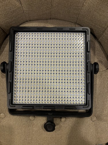 600 LED Video Lite Panel Studio Lighting CN600SD with light stand (no cable)