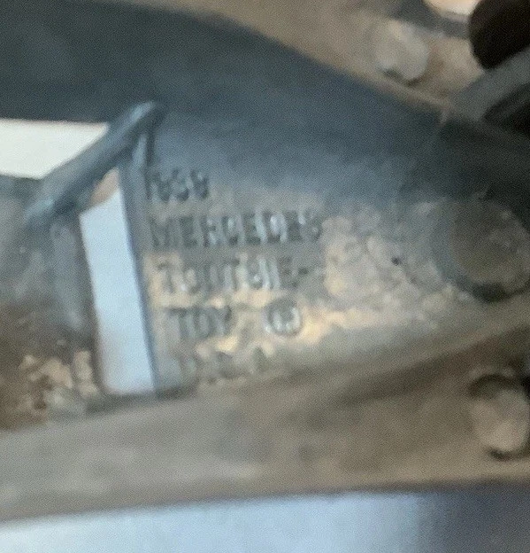 Coches de juguete Tootsie vintage 2 coches de juguete vintage rojo Chevrolet y azul Mercedes Foto 4 de 4