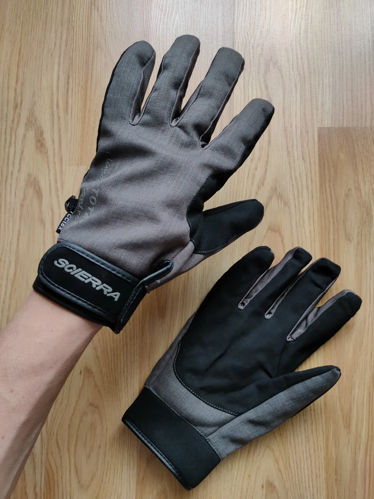 Scierra Total Climate Control Gloves TCCtex Membrane Waterproof Fishing XL Grey
Opens in a new windo