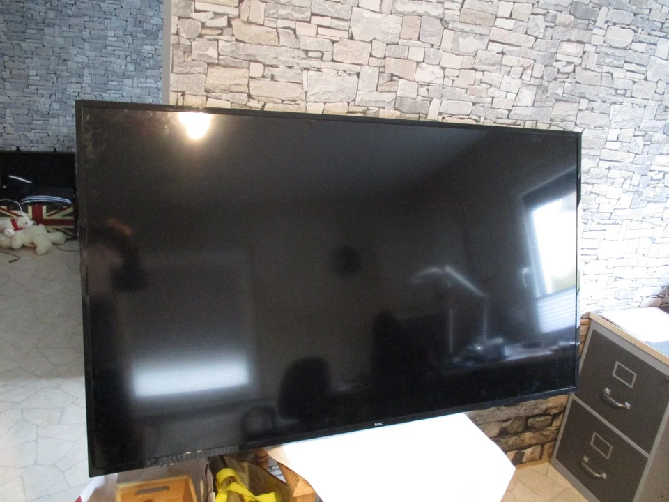 Monitor / Bilschirm von NEC MultiSync E657Q LCD 65 - Bild 2 von 4