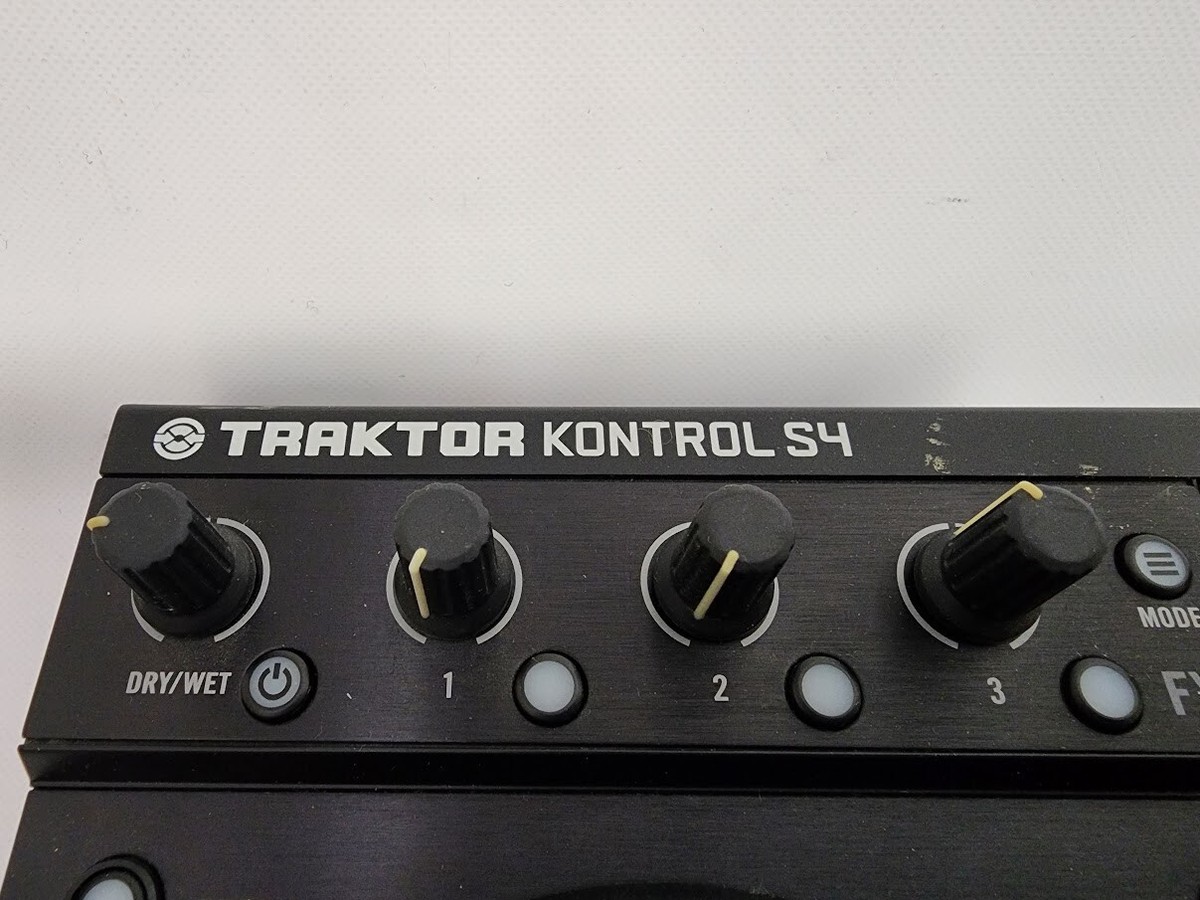 Native Instruments Traktor Kontrol S4 MK1 DJ Controller Midi Native Instruments Traktor Kontrol S4 MK1 DJ Controller Midi