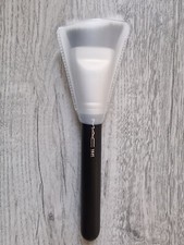 MAC 164S Synthetic Duo Fibre Curved Sculpting Brush NEW