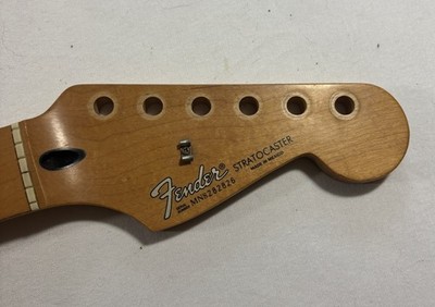 1998 Fender Stratocaster MIM Maple Neck 21-Frets 9.5'' Skunk Stripe Gloss Satin