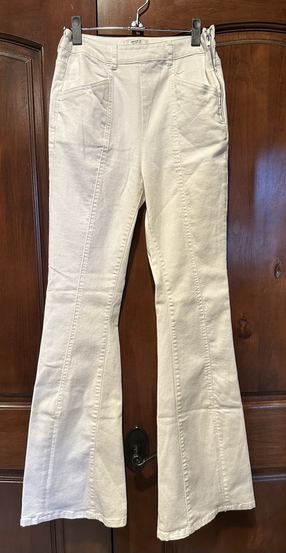 Forever 21 White Flare Leg Jeans Side Zip High Rise Pintuck Seam Festival Hippie