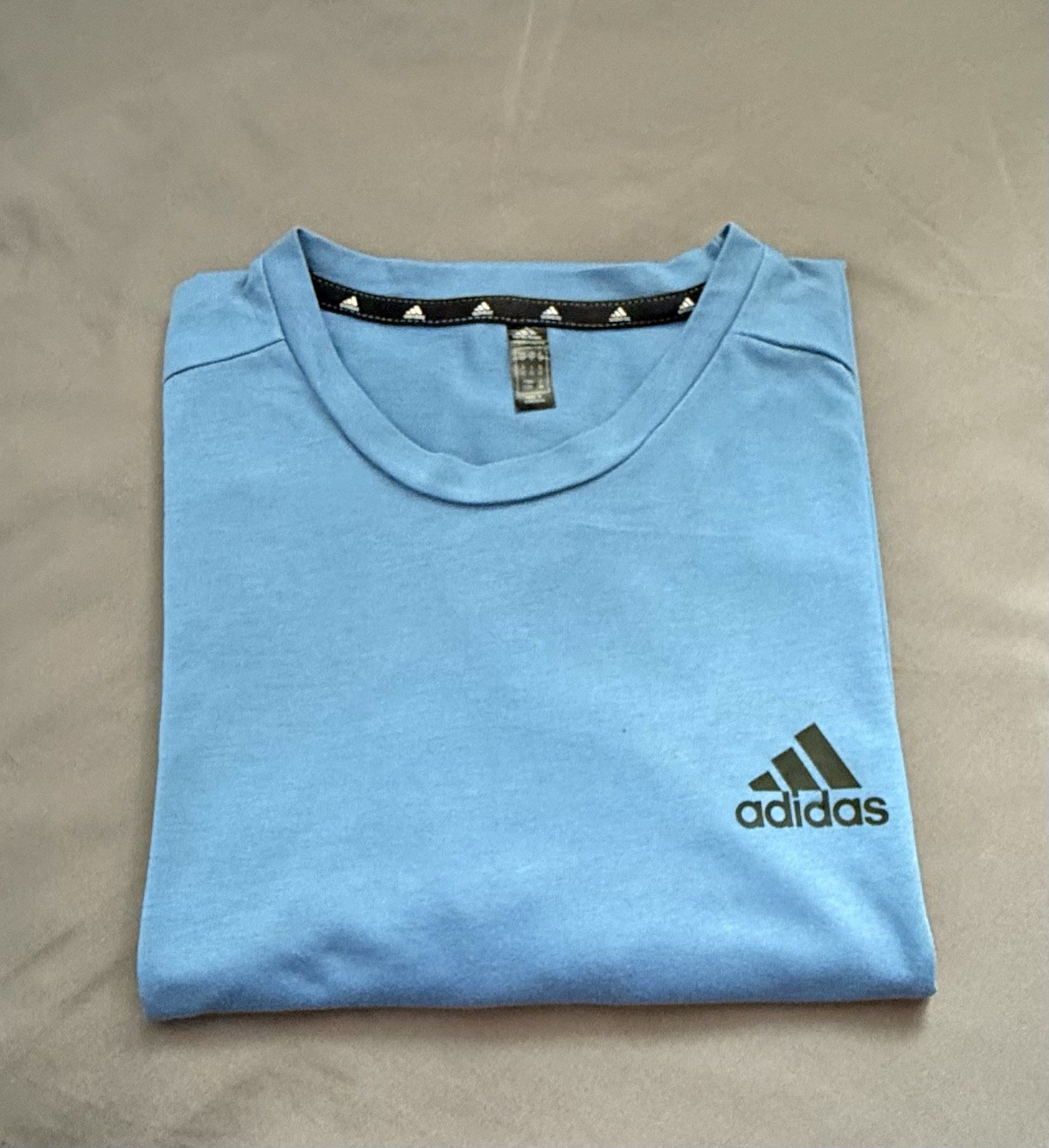 ALTRA Maglia adidas Sec taglia grande. Lavato e stirato.
