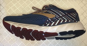 brooks flag shoes