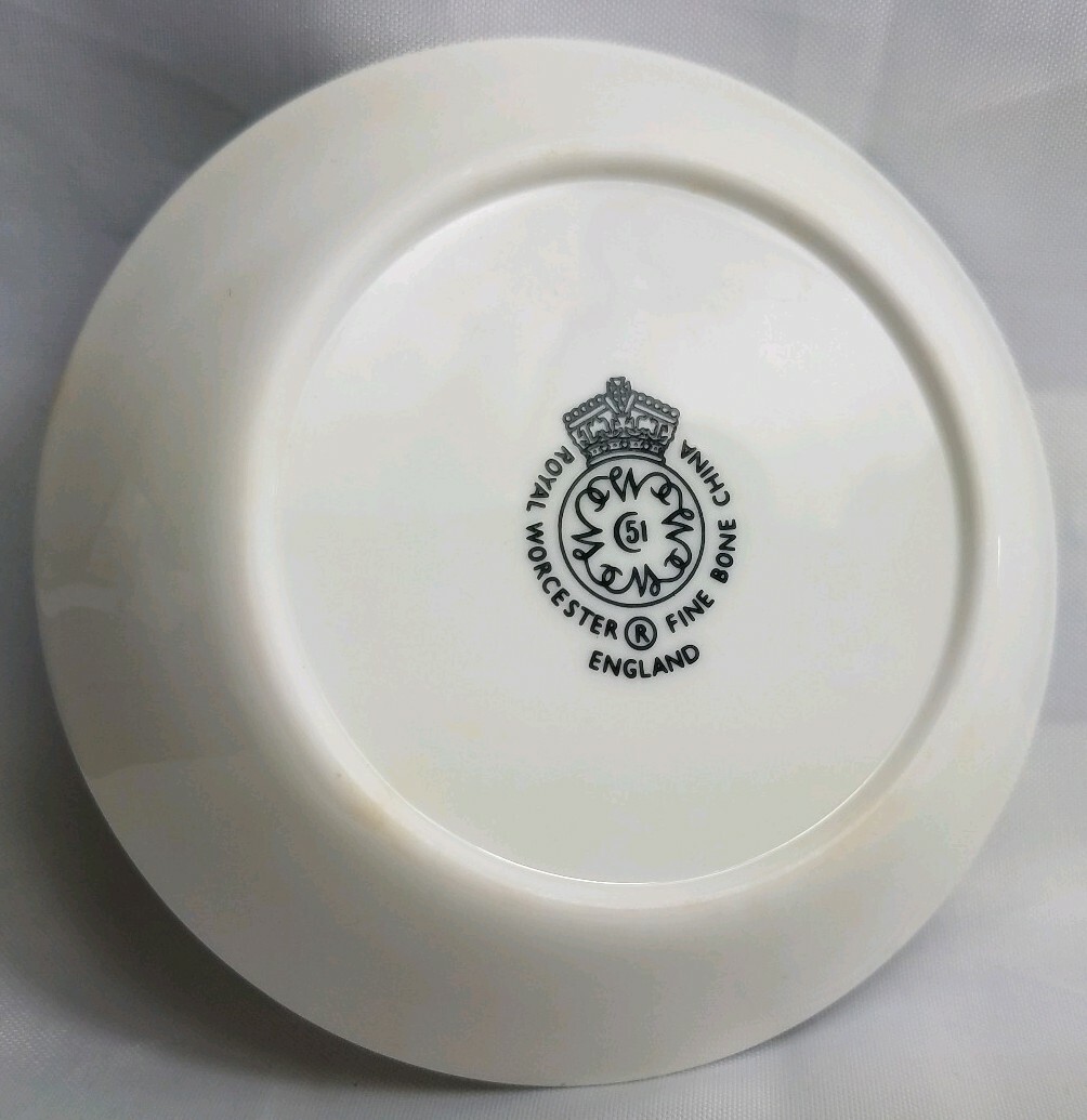 食器  Worcester - royalworcester made in ENGLAND Vintage Royal Worcester Fine Bone China England White Floral