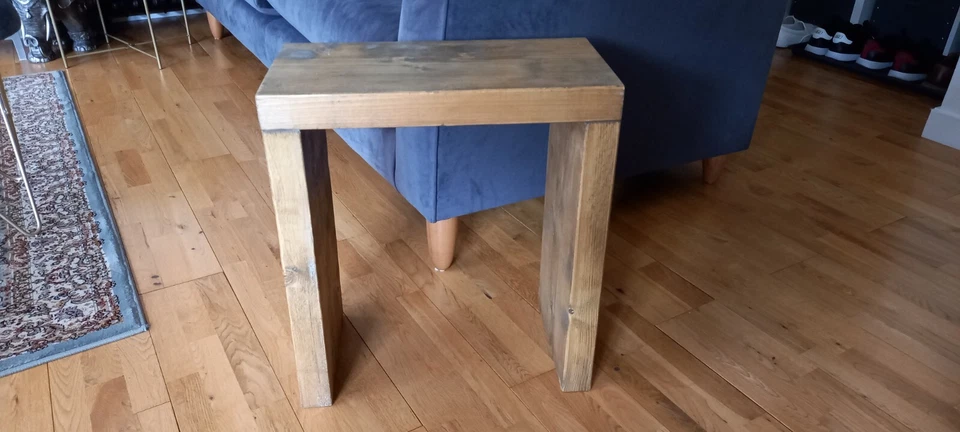 Rustic pine side table - Image 4 of 4