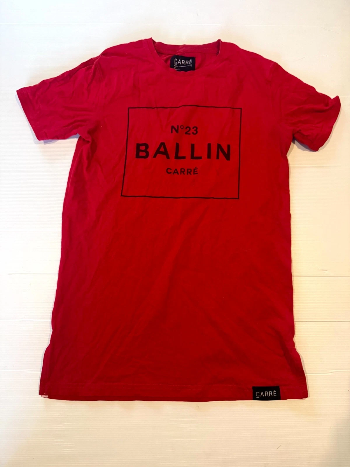 Carre Mens T Shirt Small Red Graphic Print Short Sleeve Crew Neck Casual Cotton