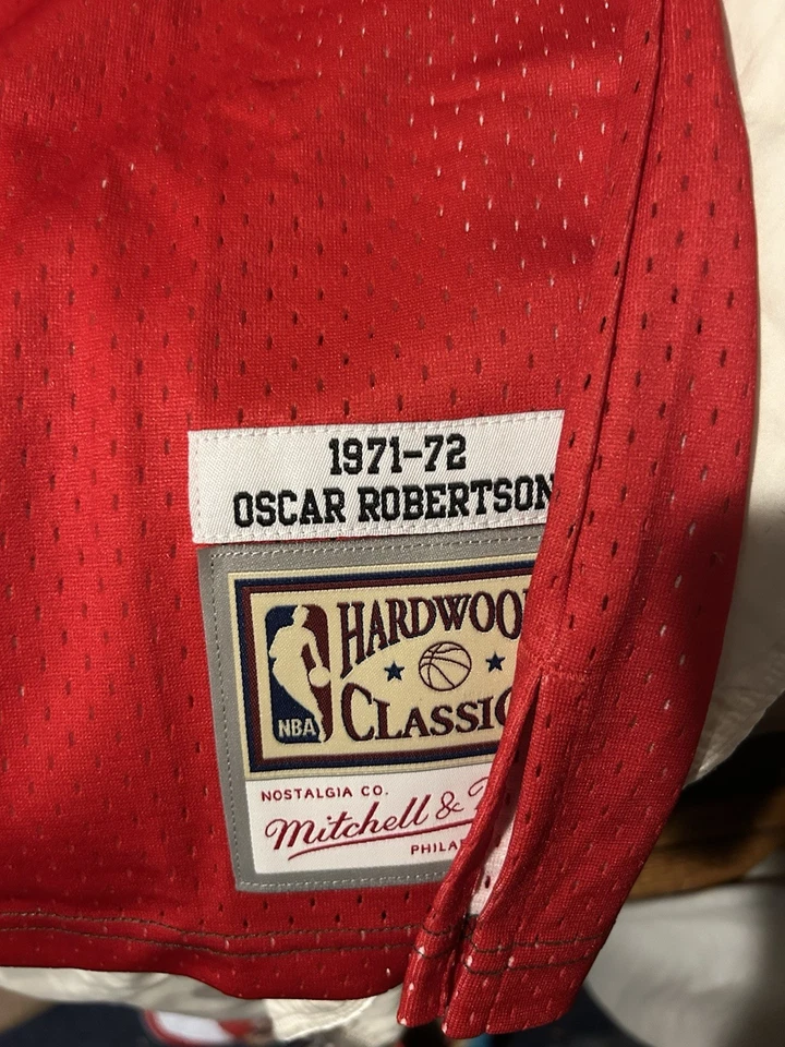 Mitchell & Ness NBA Split Swingman Oscar Robertson Milwaukee Bucks 71-72 Jersey - Image 3 of 4