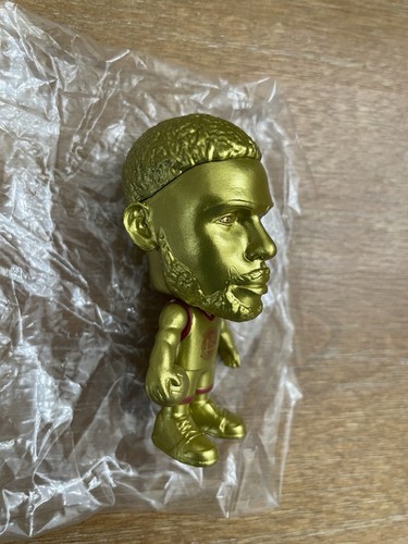 Smols NBA Superstars Serie 1 Stephen Curry FIGURA DE PERSECUCIÓN DORADA + Accesorios NUEVO - Imagen 5 de 9