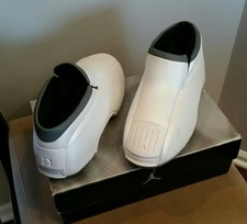 kobe bryant moon boots