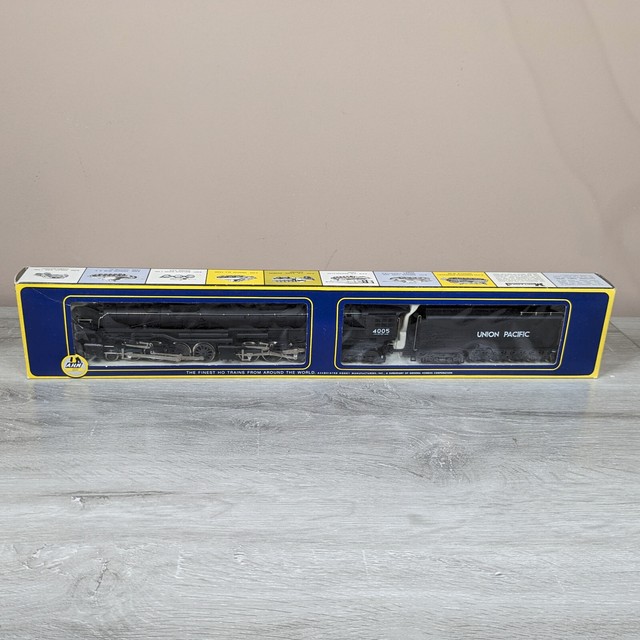 AHM 5114B HO Scale 4884 Union Pacific 4005 Big Boy Steam