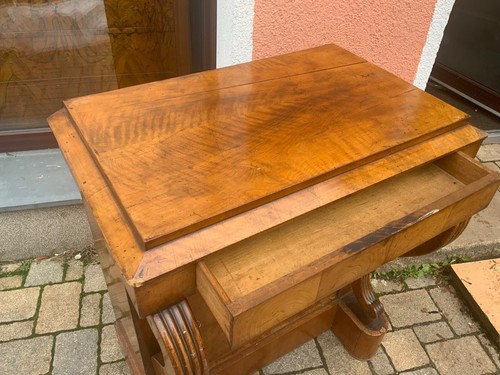 Biedermeier Halbschrank mit Voluten in Nussbaum um 1820 - Bild 2 von 24