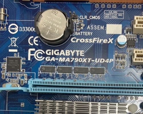 Gigabyte GA-MA790XT-UD4P REV: 1.0 Socket AM3+ DDR3 Motherboard complete with BP - Picture 2 of 4