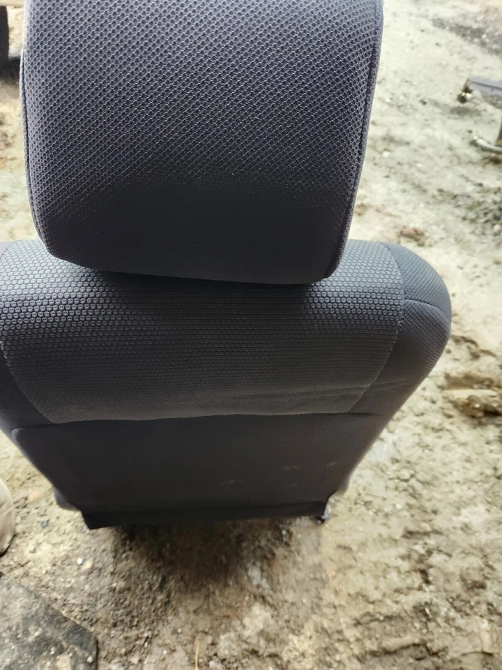 Pontiac Vibe 2006 asiento del conductor base manual incluida tela gris carbón Foto 4 de 4