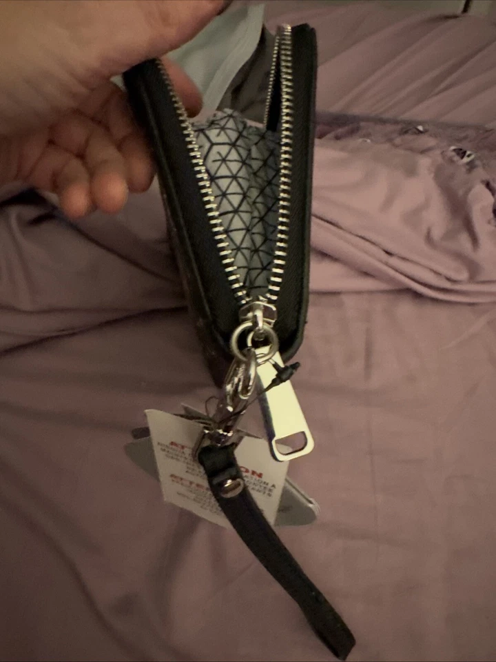 Guardians Of The Galaxy “I Am Groot” Smartphone Case With Light Effect - Image 4 of 4