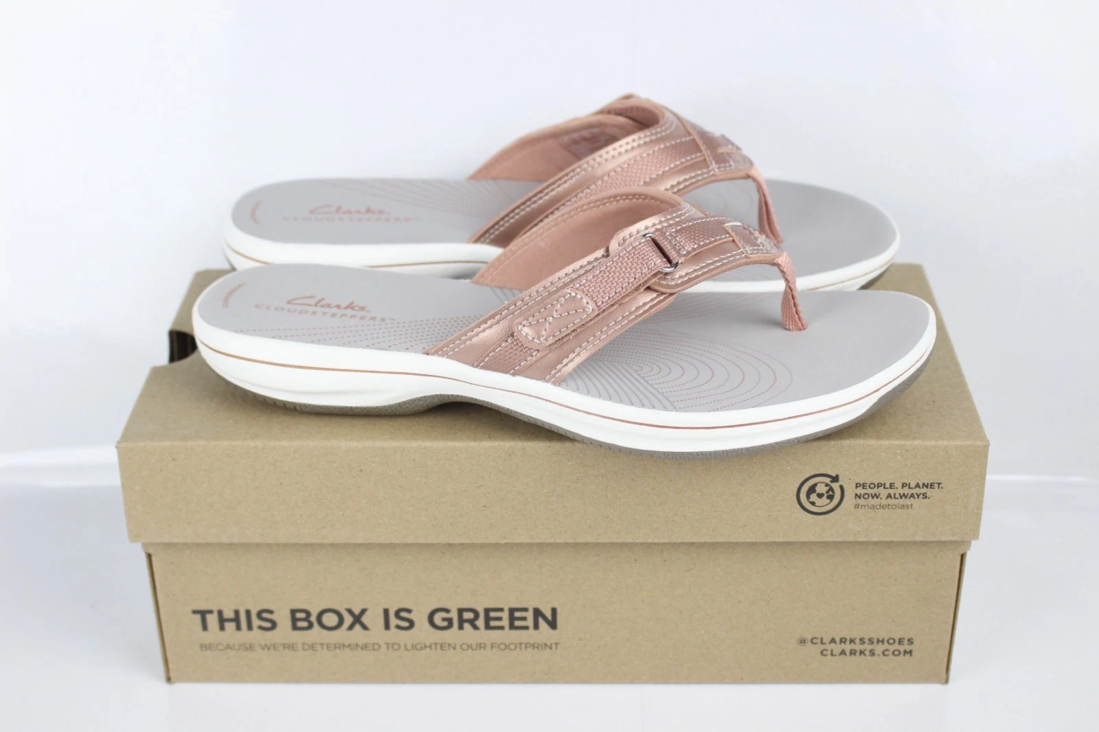 Clarks Women's Breeze Sea Flip Flops Sandals Cloudsteppers Rose Gold
Opens in a new window or tab