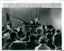 1967 Pres Johnson Moves From Lectern To Defend Policy Politics Wirephoto 8X10