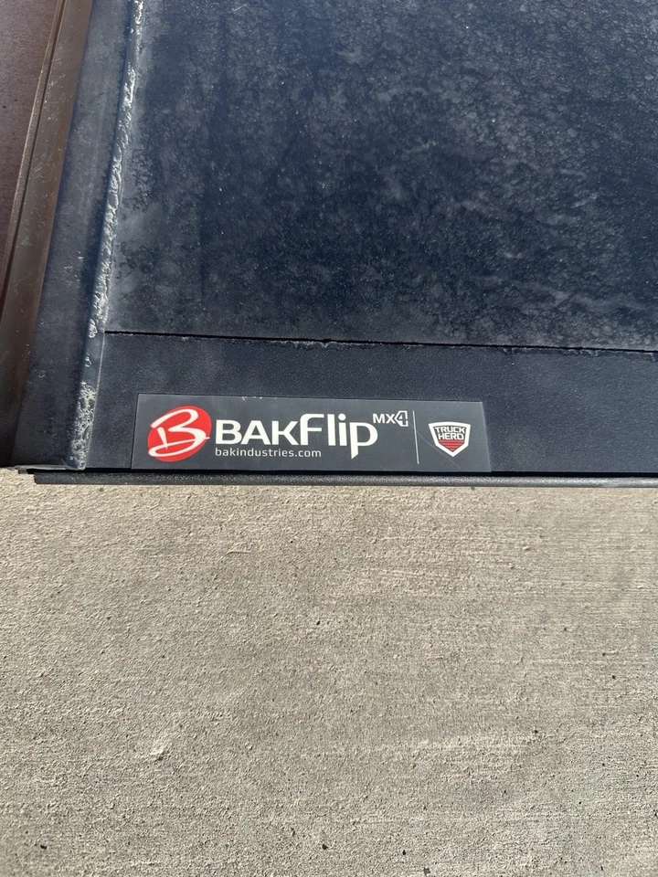 Cubierta Tonneau Bakflip MX4 448329 USADA 2015-2020 Ford F150 (sellos de goma rotos)* Foto 3 de 4