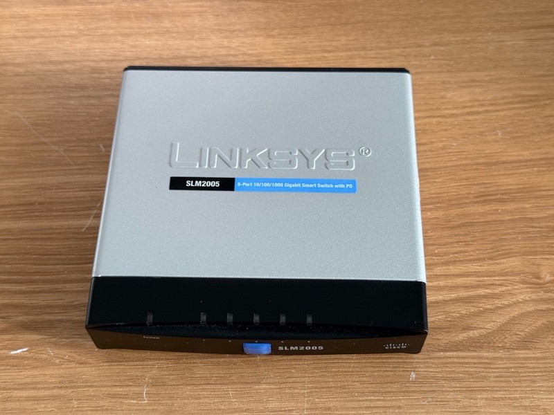 Cisco Linksys SLM2005 5-Port Gigabit Smart Switch (Managed) – Business Series
