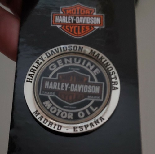 Prendedor Harley Davidson Madrid España y 2 fichas de poker - Imagen 3 de 6