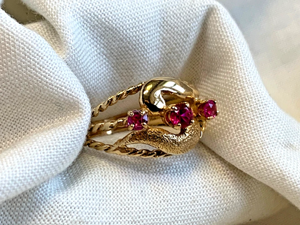 Anillo Oro Amarillo 10K 2.56g Joyería Fina Talla 6 Banda Piedras Color Magenta Foto 2 de 4