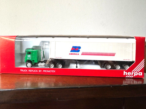 HERPA #6256 cabina Freightliner con triple eje Cont. Remolque "B.N.America" H.O. 1:87 | Zustand: New