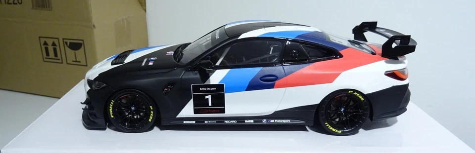 BMW M4 GT4 2022 1/18 OTTO OT1228 Ottomobile - Immagine 2 di 4