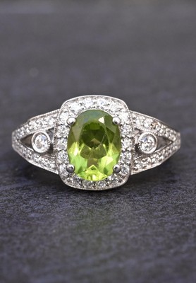 14K Weißgold natürlicher Peridot und Diamant Ring IGI zertifiziert Ringgröße 5,5
