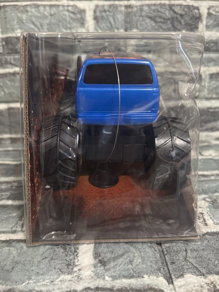 2010 HOT WHEELS WWE Big Rides UnderTaker Remote Control  R/C Truck New Sealed - Image 4 of 4