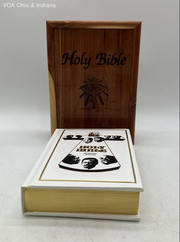 Holy Bible Black Heritage Memorial Edition KJV 1976 Cedar Wood Case Box