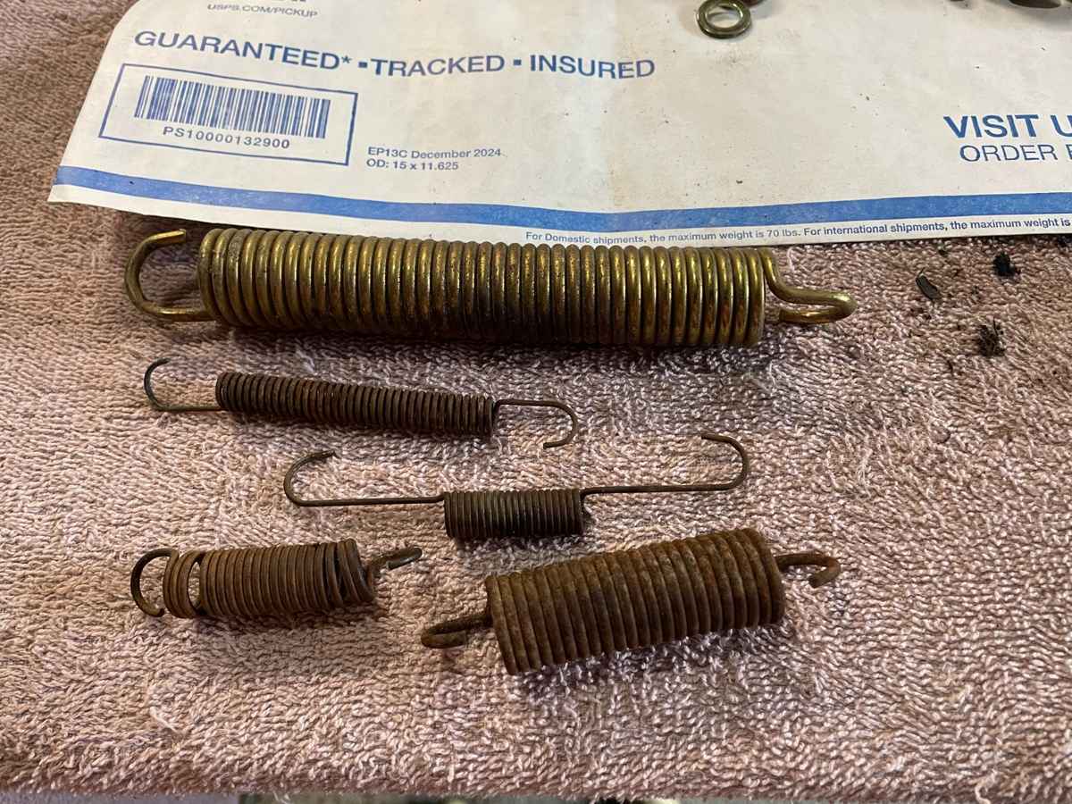 c1 HUSKEE LT4200 (13WN77SS031) RIDING MOWER FIVE TENSION SPRINGS