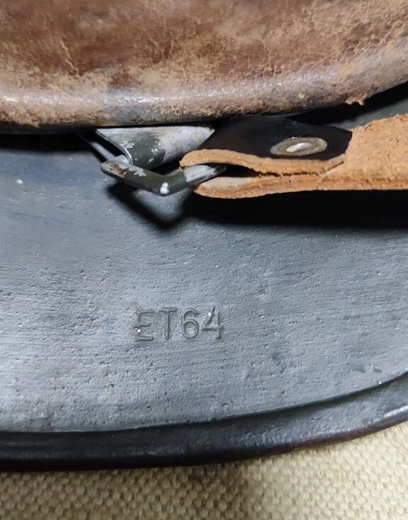 Original German WW2  Helmet  1939-1945  М 40, ET 64 collectible condition - Image 2 of 4
