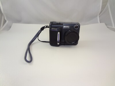 Nikon Coolpix 880 Digital Camera 3.3MP & Battery - No Memory Card - Untested