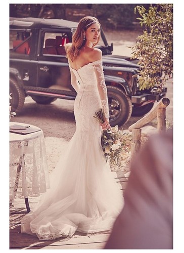 Off-shoulder Lace Mermaid/Trumpet Wedding Dress - Picture 5 of 17