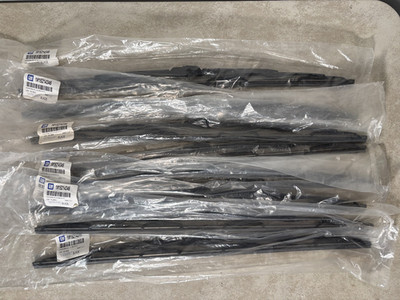 Genuine OEM GM Windshield Wiper Blades #1521436 - Lot of 8 - New in Package