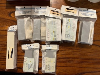 (Qty.8) New Ho Undec. Walthers container lot. Containers, Chassis, Decals, etc.