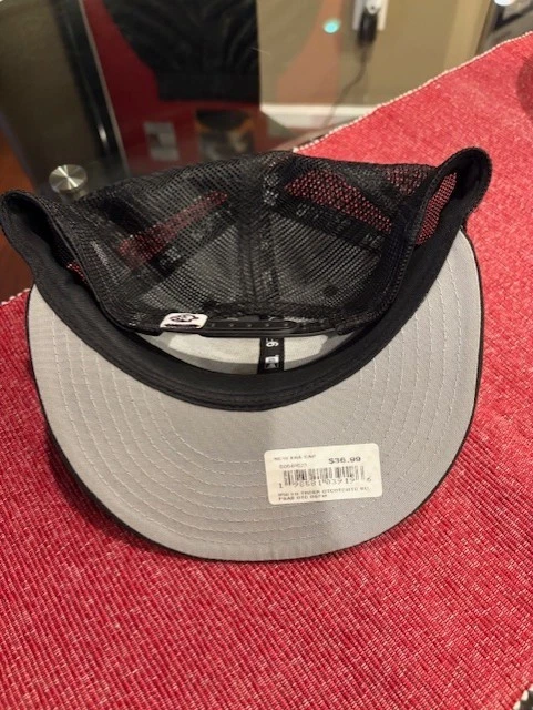 Sombrero de camionero Buffalo Sabres New Era 9FIFTY etiqueta de equipo alternativa Foto 3 de 4