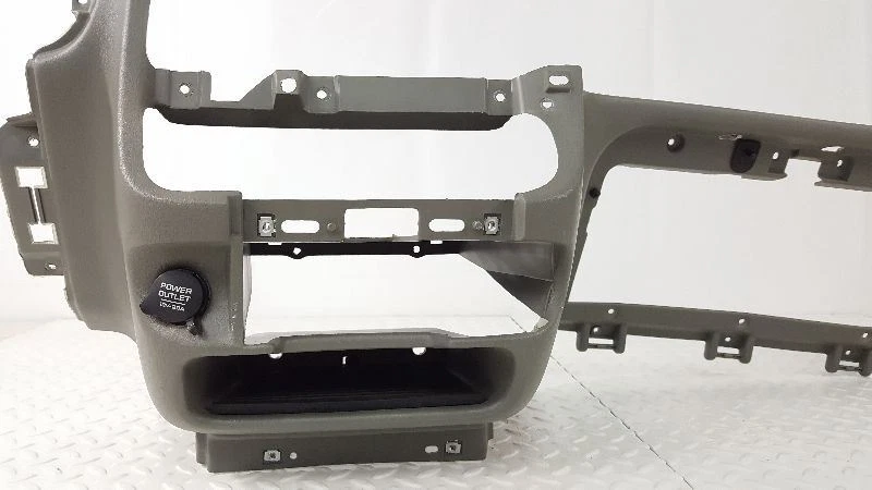 Серый ободок центральной приборной панели 1996 Dodge Caravan - Изображение 3 из 4