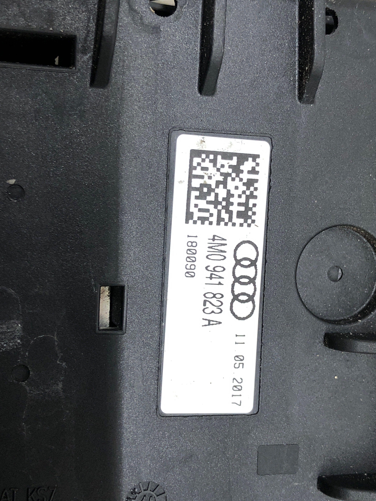 2016-2020 BENTLEY BENTATGA POWER DISTRIBUTION JUNCTION BOX POSITIVE JUMPER POINT