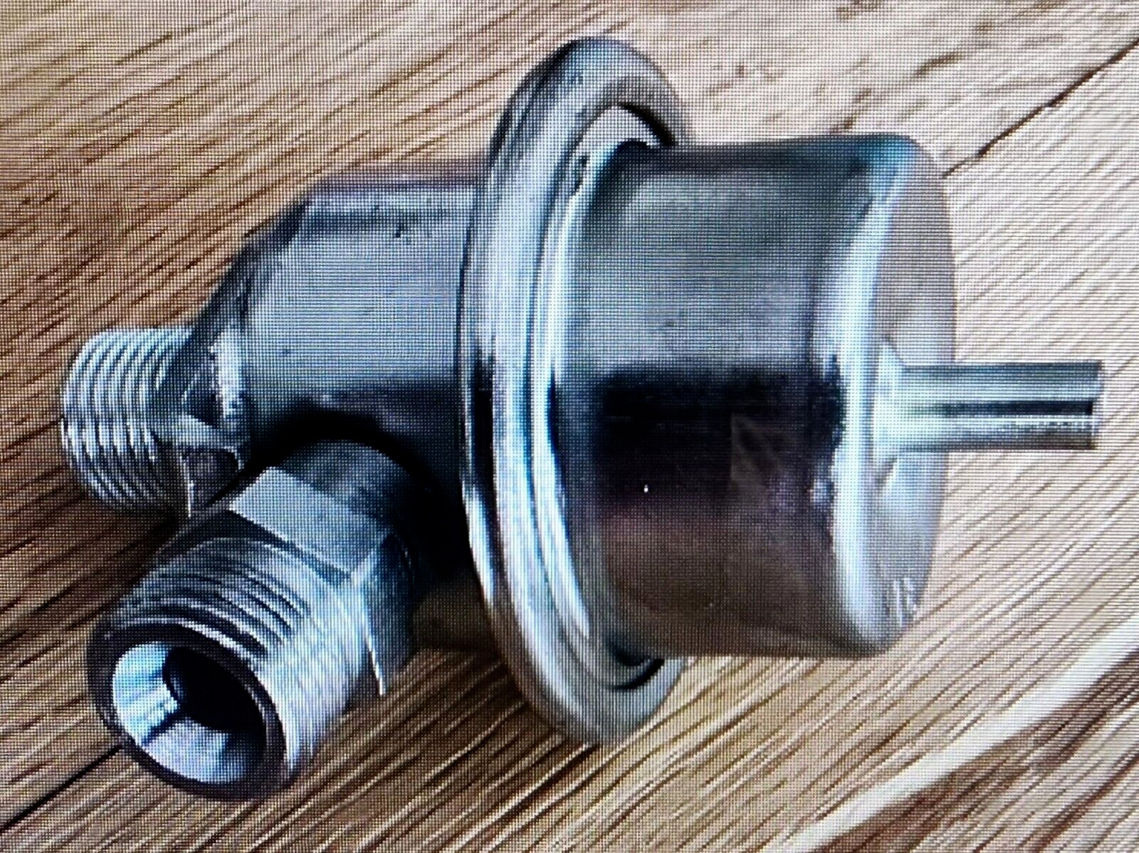 FUEL PRESSURE REGULATOR SIMILR BOSCH 0280160297 = PORSCHE 92811019804 UE73999
