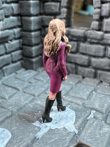 24 mm 3D-gedruckte handbemalte weibliche Figur braune Haare – Modelleisenbahnen im Maßstab Oo/Ho - Bild 3 von 6