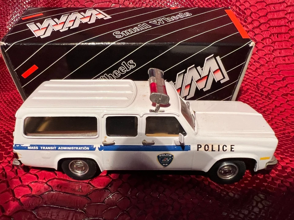 CHEVROLET C10 Suburban 1980 "Police" - Western Models 1/43e - Photo 2/4