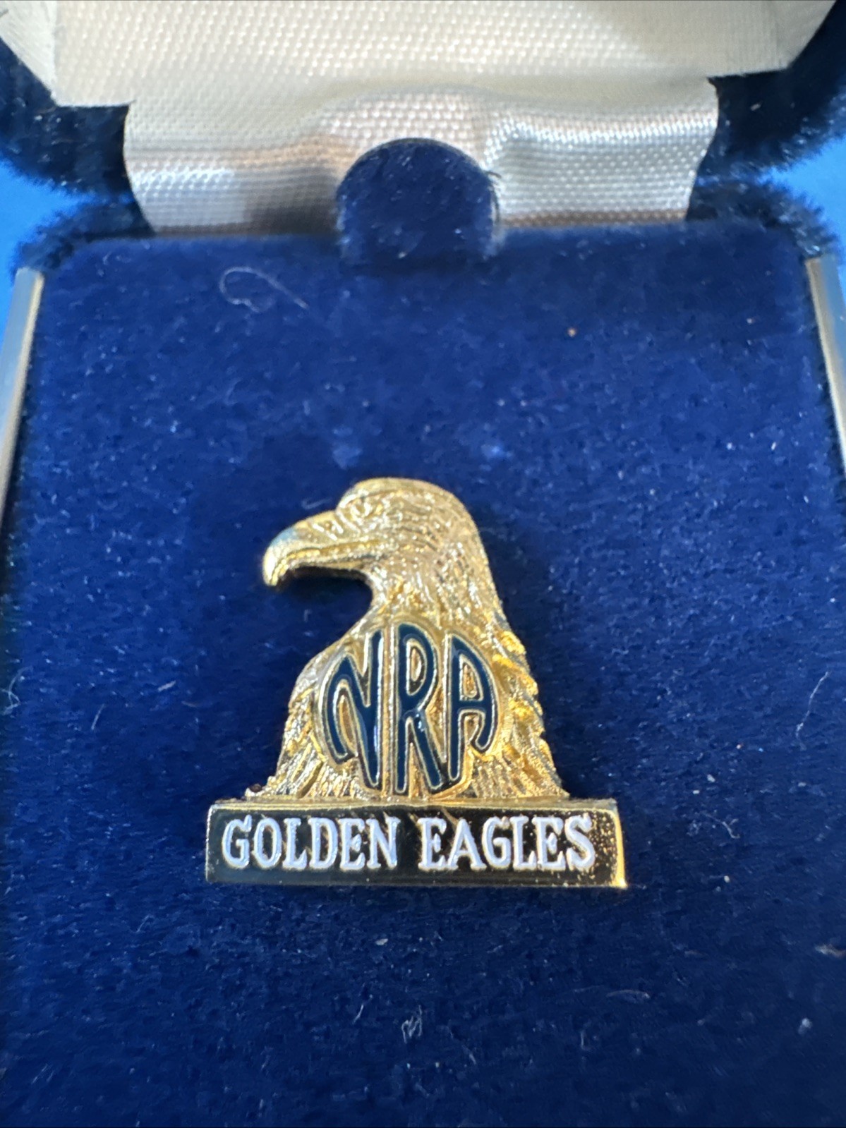 VINTAGE 1993 NRA GOLDEN EAGLES ENAMEL HAT OR LAPEL PIN-IN ORIGINAL BOX
