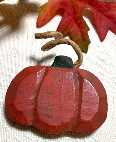 Vtg Wood Pumpkin Fall Brooch/Pin Handcrafted Folk Art 2" Halloween Thanksgiving