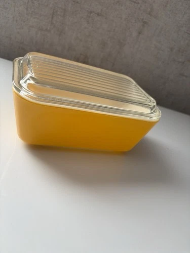 Vintage Yellow Pyrex Refrigerator Dish Container With Lid EUC Glass 2 Pc