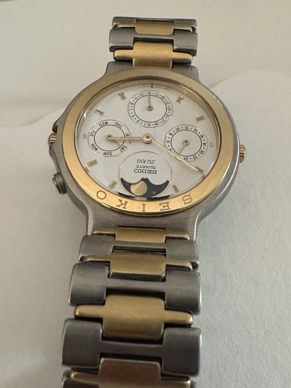 Vtg Seiko SQ100 7F38-6129 Triple Date Moon Phase 34mm Men's Watch Untested image 5
