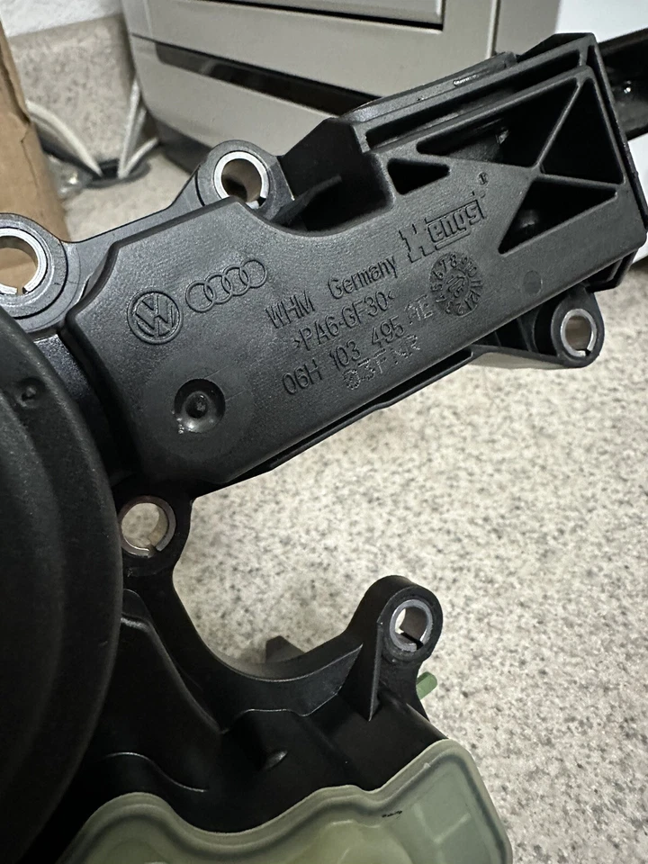 Separador de aceite genuino AUDI A4 A5 A6 Q3 Q5 2009-2016 con tapa de válvula de junta Foto 3 de 4